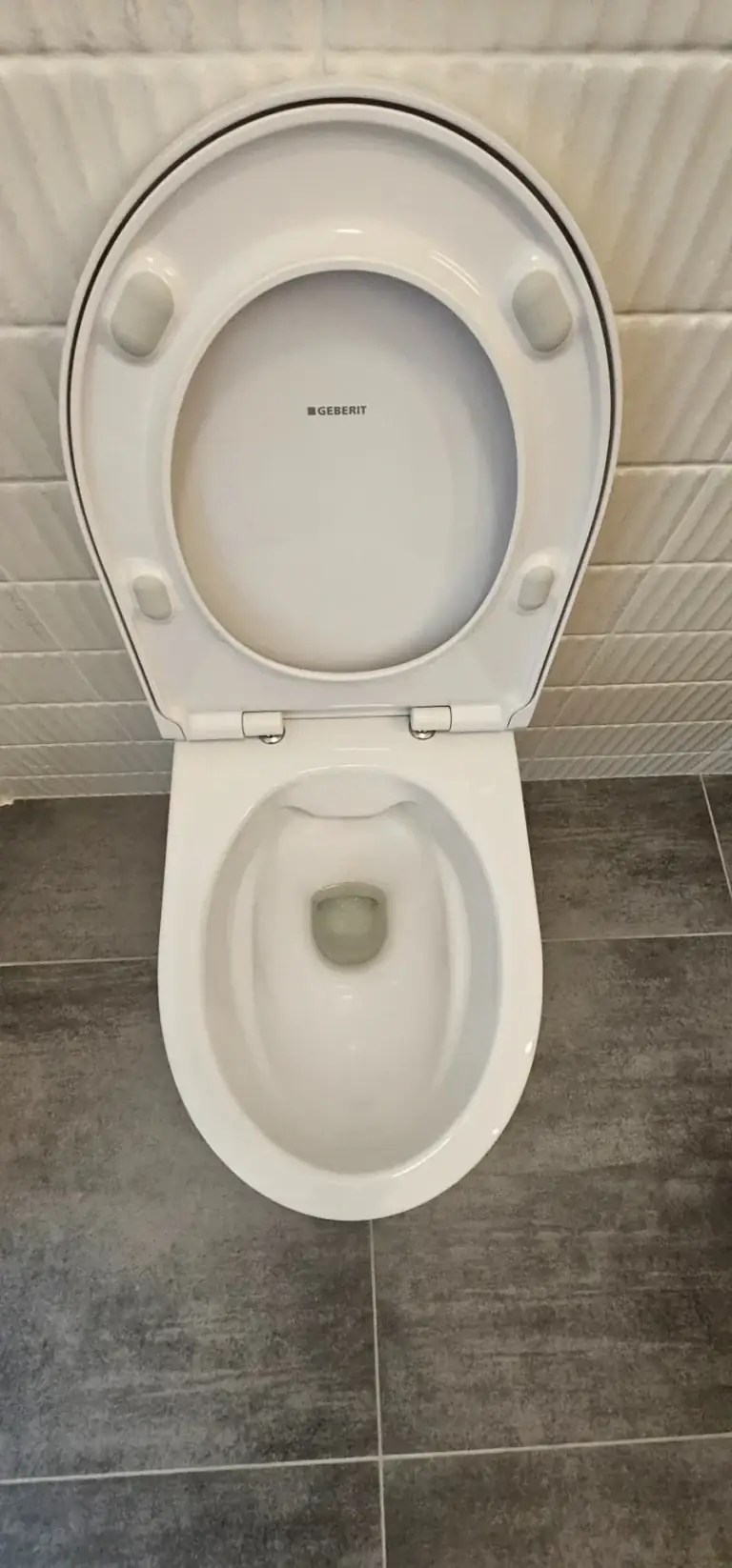Tiszta WC felújítás utáni takarítás után