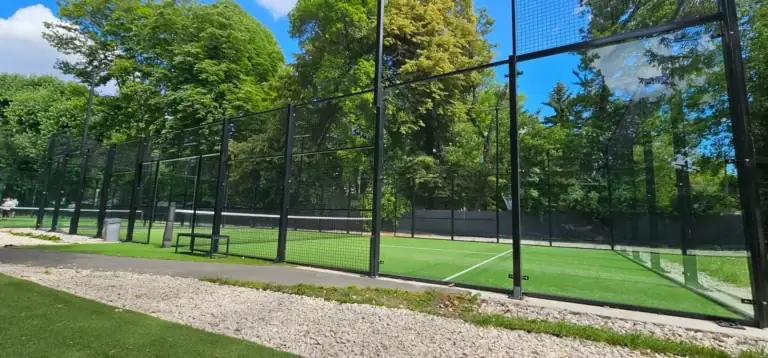 Kültéri padelpálya takarítás a Padel Garden klubban